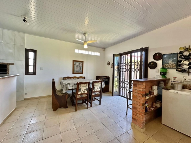 Casa à venda — Apenas 2 quadras do mar!: 4ª foto da galeria de imagens do imóvel