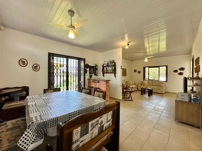 Casa à venda — Apenas 2 quadras do mar!: 6ª foto da galeria de imagens do imóvel