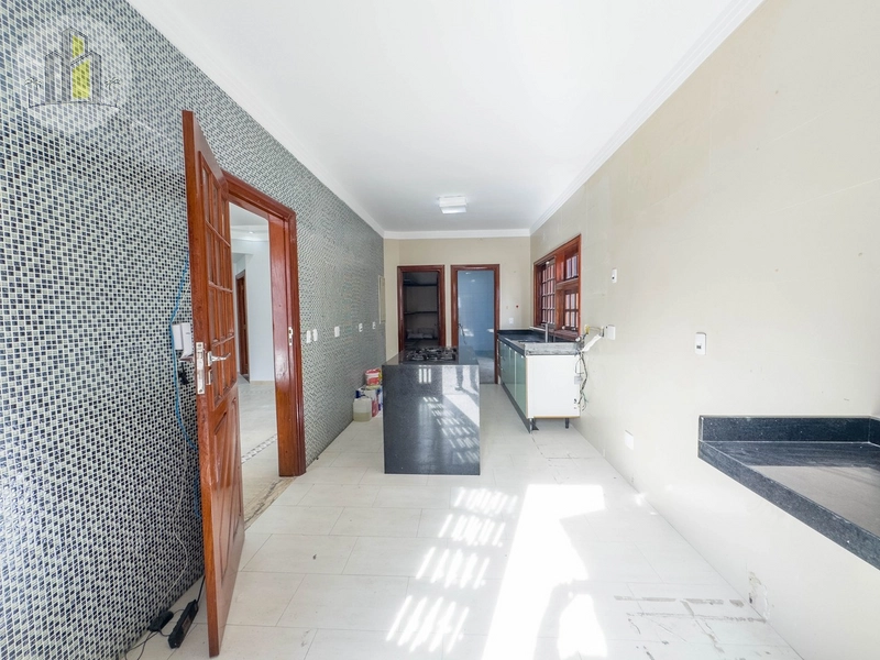 Mansão com 5 Suítes e Piscina no Jardim Matilde – Canto do Forte: 35ª foto da galeria de imagens do imóvel
