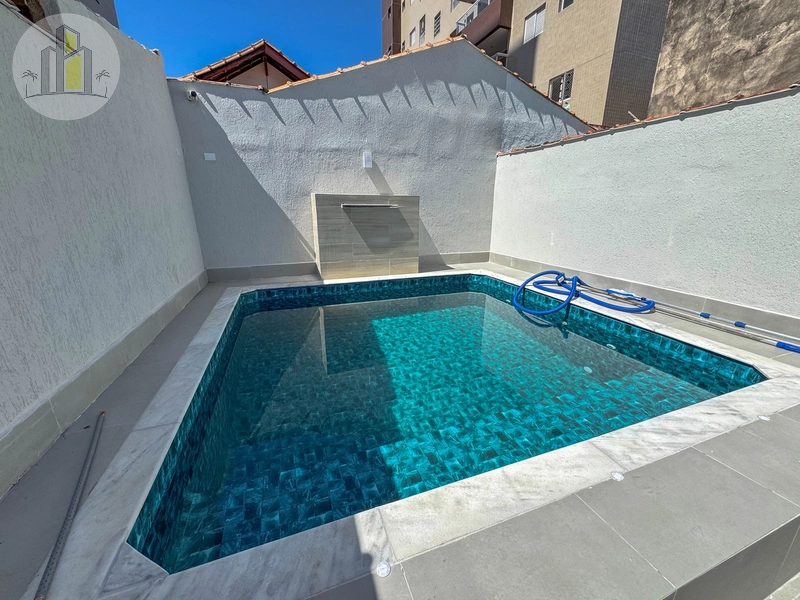 Casa Moderna com Piscina à Venda no Canto do Forte – Praia Grande: 2ª foto da galeria de imagens do imóvel