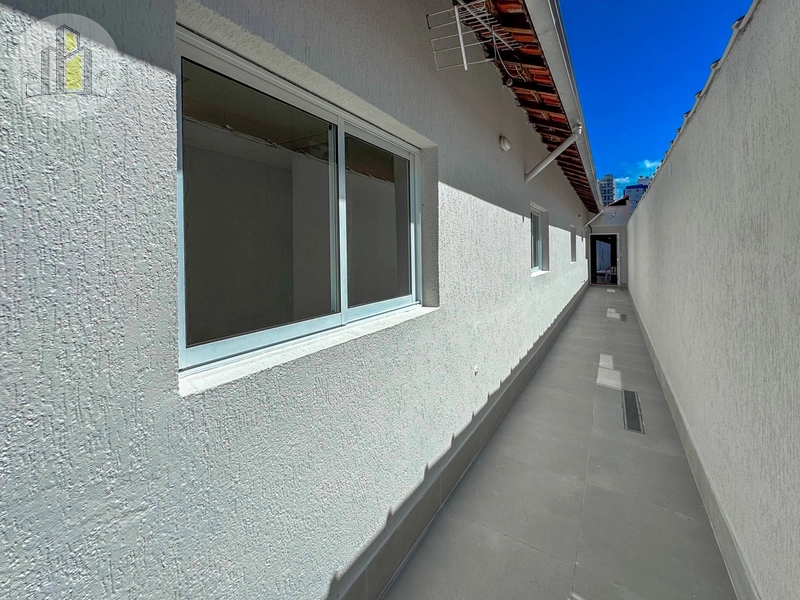 Casa Moderna com Piscina à Venda no Canto do Forte – Praia Grande: 5ª foto da galeria de imagens do imóvel