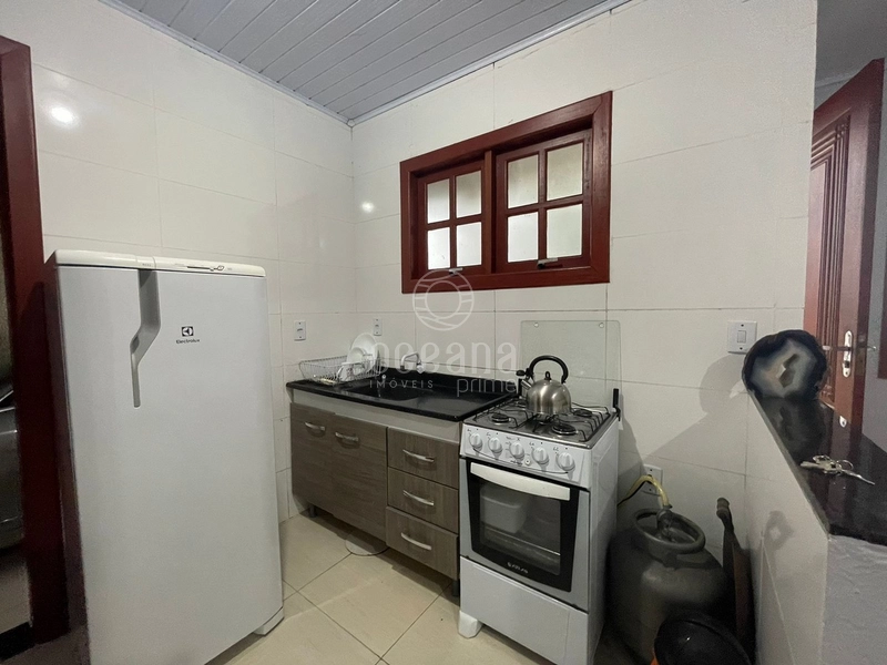 VENDO CASA COM DOIS DORMITÓRIOS DE ESQUINA: 6ª foto da galeria de imagens do imóvel
