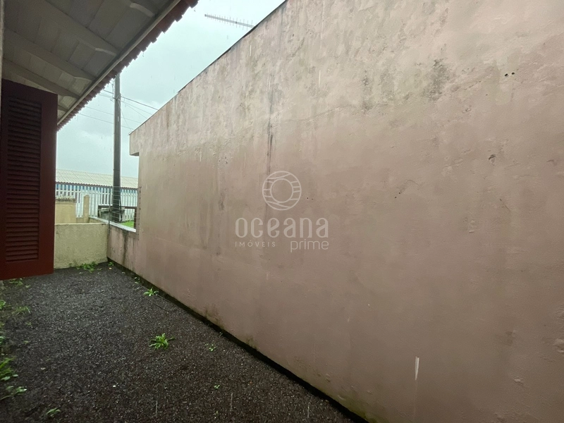 VENDO CASA COM DOIS DORMITÓRIOS DE ESQUINA: 9ª foto da galeria de imagens do imóvel
