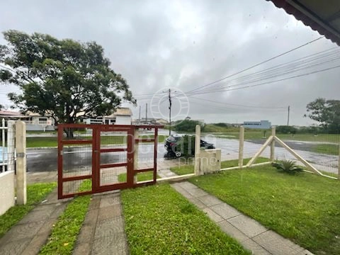 VENDO CASA COM DOIS DORMITÓRIOS DE ESQUINA: 8ª foto da galeria de imagens do imóvel
