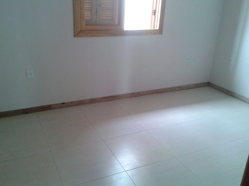 VENDO CASA COM DOIS DORMITÓRIOS DE ESQUINA: 3ª foto da galeria de imagens do imóvel
