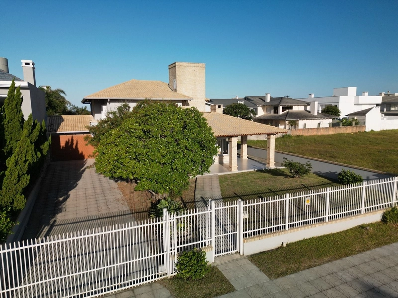 Sobrado em Atlântida região do Caburé: 3ª foto da galeria de imagens do imóvel
