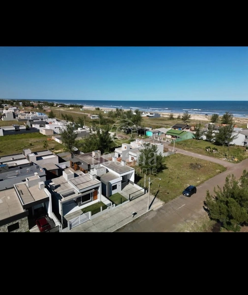CASA À VENDA NO JARDIM BEIRA MAR, 2 QUADRAS DO MAR: 23ª foto da galeria de imagens do imóvel