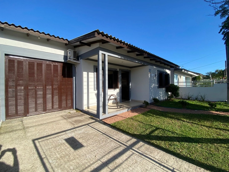 CASA A VENDA NA ZONA DE CAPÃO DA CANOA - 3 DORMITÓRIOS: 1ª foto da galeria de imagens do imóvel
