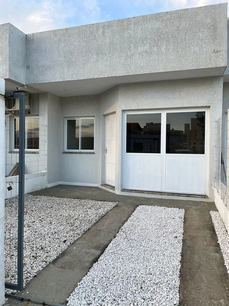 CASA COM 3 DORMITÓRIOS NA BEIRA MAR DE CAPÃO DA CANOA: 1ª foto da galeria de imagens do imóvel