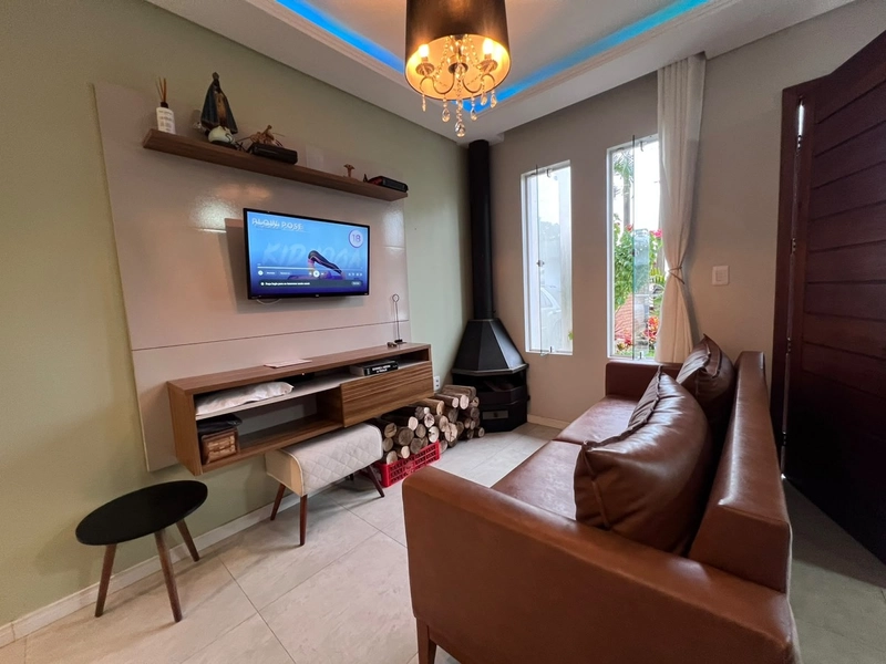 CASA SEMI-MOBILIADA EM BAIRRO PLANEJADO
