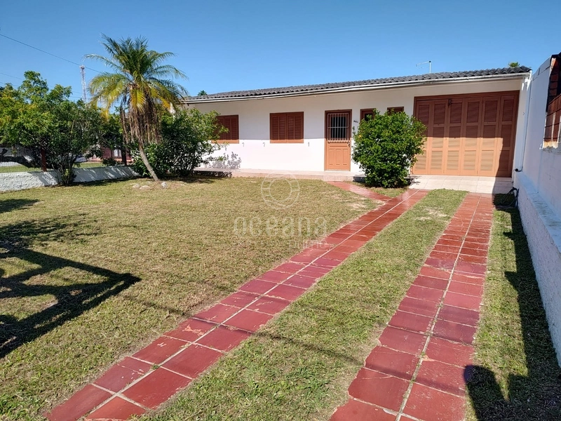 CASA EM ARROIO TEIXEIRA - 2 QUADRAS DO MAR / 4 DORMITÓRIOS: 1ª foto da galeria de imagens do imóvel