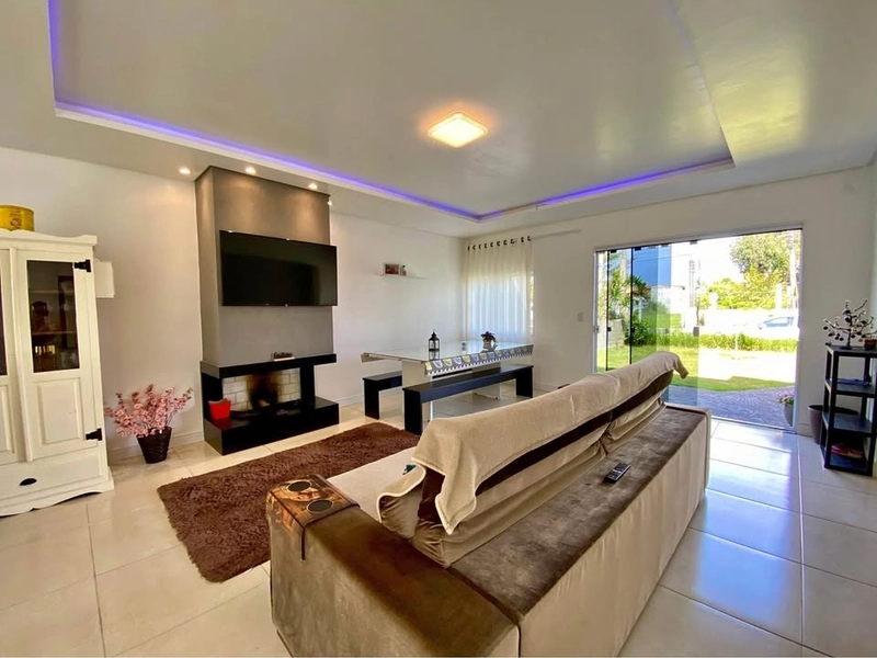 LINDA CASA NO CENTRO DE XANGRI-LÁ