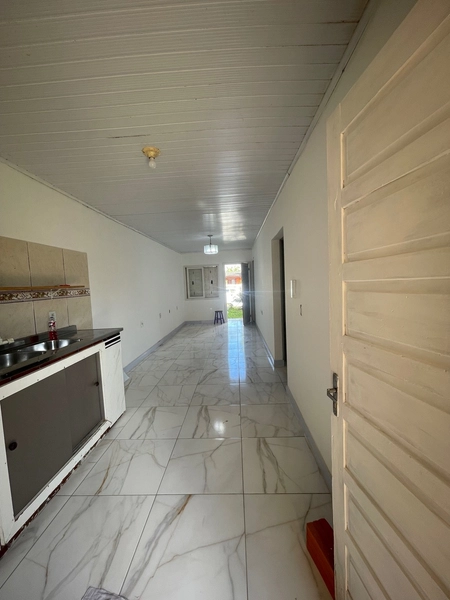 CASA COM 3 DORMITÓRIOS E TERRENO INTEIRO EM CAPÃO NOVO: 6ª foto da galeria de imagens do imóvel