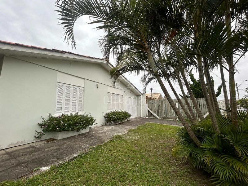 CASA A VENDA EM ATLANTIDA SUL: 1ª foto da galeria de imagens do imóvel