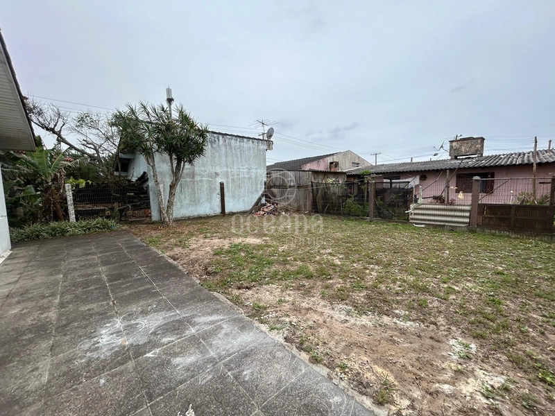 CASA A VENDA EM ATLANTIDA SUL: 2ª foto da galeria de imagens do imóvel