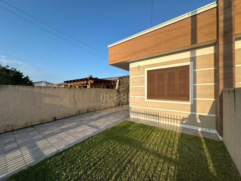 CASA A VENDA EM ATLANTIDA SUL 03 DORMITORIOS SENDO UMA SUITE: 1ª foto da galeria de imagens do imóvel