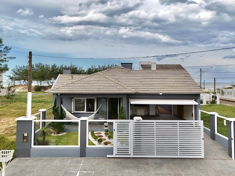 CASA EM ATLANTIDA SUL PROXIMO AO MAR TERRENO INTEIRO: 1ª foto da galeria de imagens do imóvel