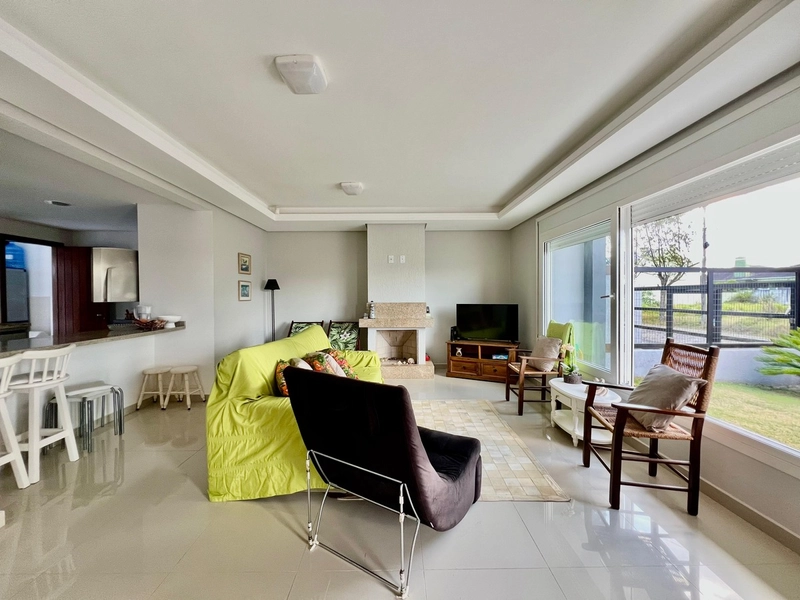 CASA A VENDA EM ATLANTIDA SUL PROXIMO AO MAR MOBILIADA E DECORADA: 5ª foto da galeria de imagens do imóvel
