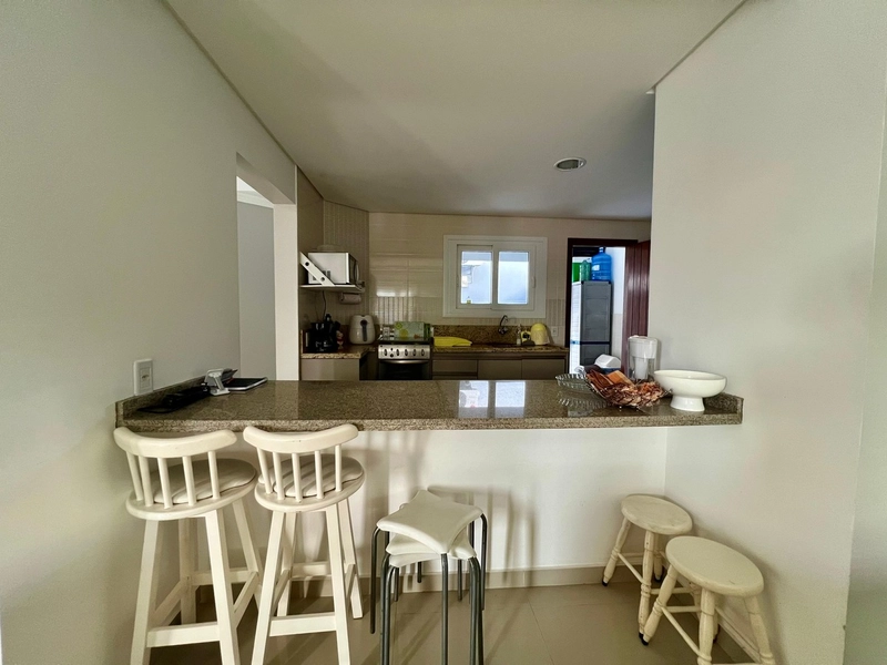 CASA A VENDA EM ATLANTIDA SUL PROXIMO AO MAR MOBILIADA E DECORADA: 8ª foto da galeria de imagens do imóvel