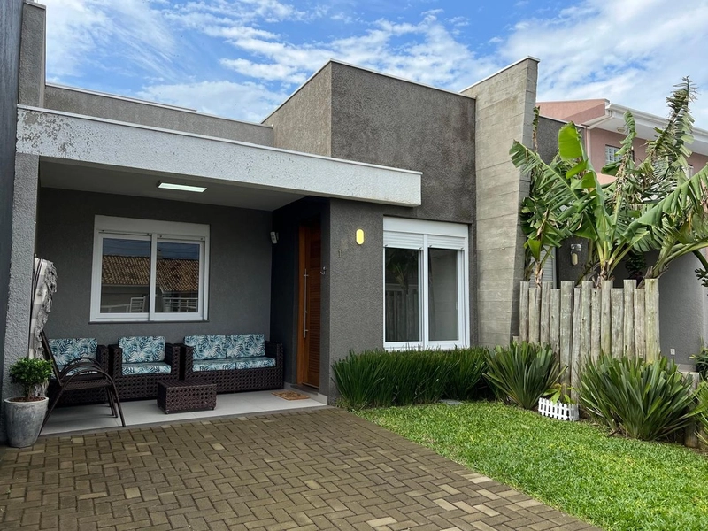CASA A VENDA EM XANGRI-LÁ / MOBILIADA E DECORADA / 02 DORMITORIOS: 1ª foto da galeria de imagens do imóvel