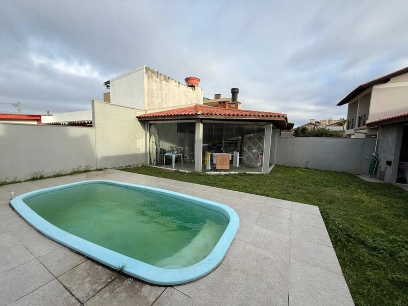 CASA COM PISCINA EM XANGRI-LA / RAINHA DO MAR: 1ª foto da galeria de imagens do imóvel