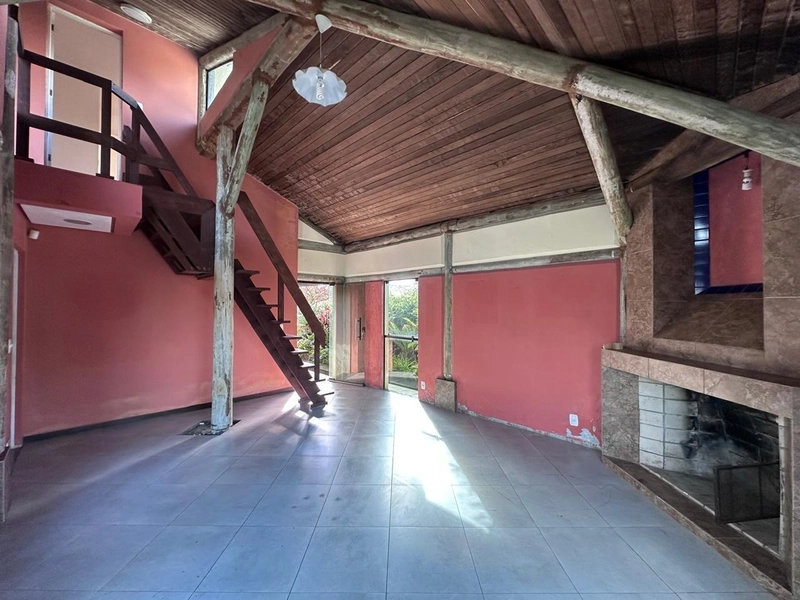 CASA A VENDA EM XANGRI-LÁ COM DOIS TERRENOS: 3ª foto da galeria de imagens do imóvel
