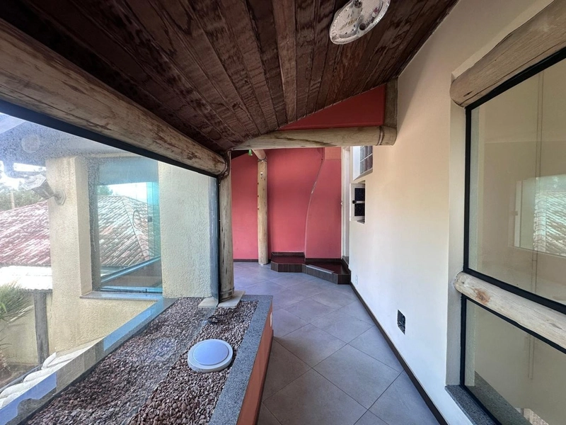 CASA A VENDA EM XANGRI-LÁ COM DOIS TERRENOS: 4ª foto da galeria de imagens do imóvel