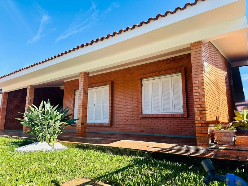 CASA A VENDA EM ATLANTIDA SUL: 1ª foto da galeria de imagens do imóvel