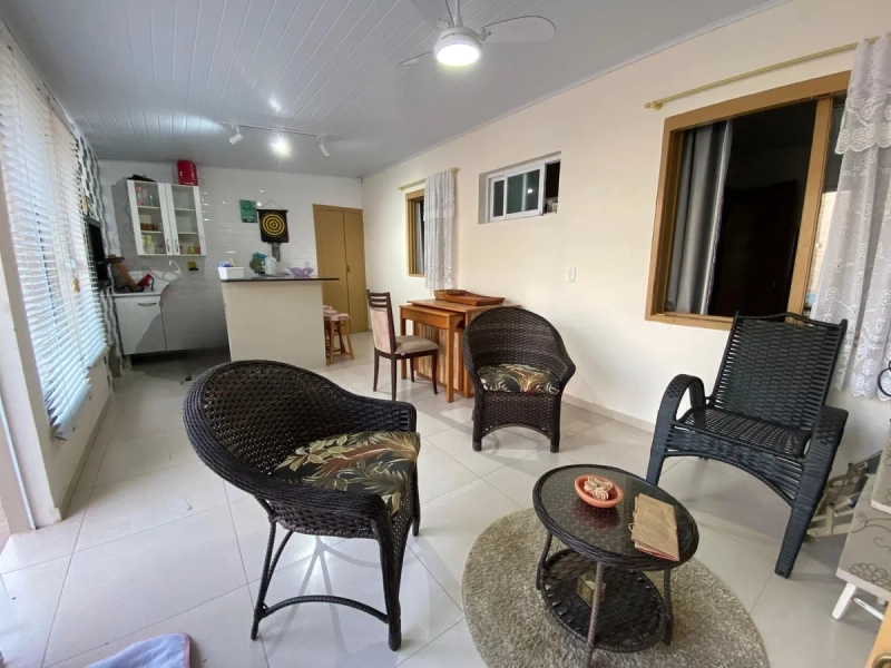 CASA A VENDA EM ATLANTIDA SUL: 8ª foto da galeria de imagens do imóvel