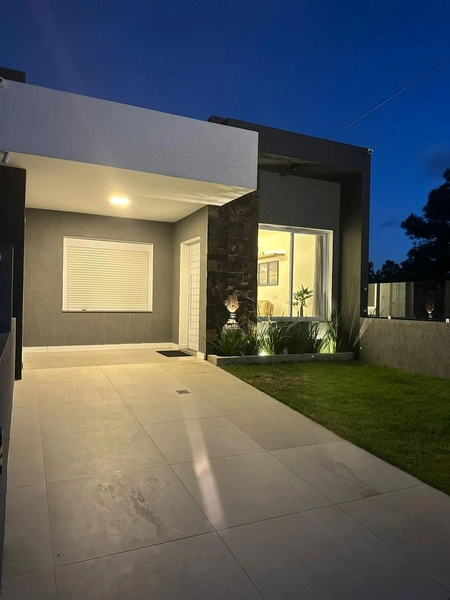 CASA A VENDA EM ATLANTIDA SUL