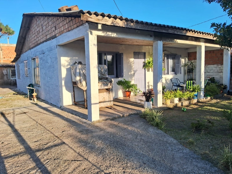 CASA DE TERRENO INTEIRO LADO MAR EM CAPÃO NOVO: 1ª foto da galeria de imagens do imóvel