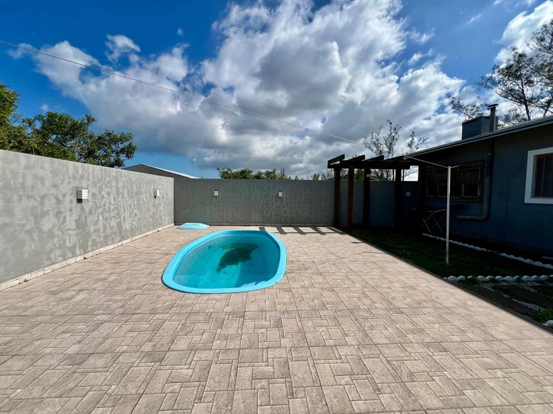 CASA A VENDA COM PISCINA EM ATLANTIDA SUL: 10ª foto da galeria de imagens do imóvel