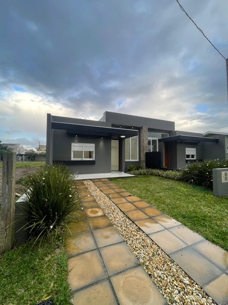CASA A VENDA EM XANGRI-LA PROXIMO AO MAR: 1ª foto da galeria de imagens do imóvel