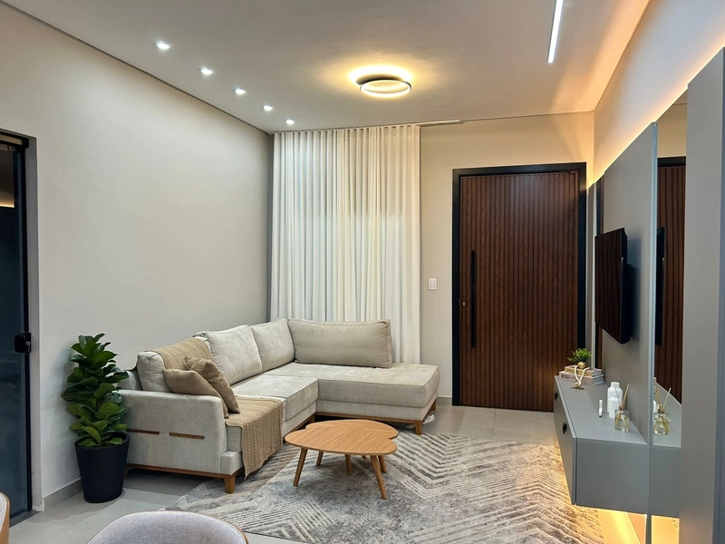 CASA NOVA! 2 DORMITÓRIOS COM SUÍTE / TERRENO INTEIRO - MOBILIADA E DEC: 4ª foto da galeria de imagens do imóvel