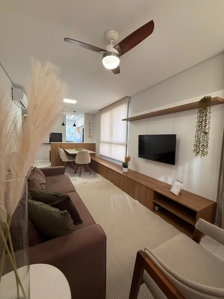 APARTAMENTODE FRENTE COM 2 DORMITÓRIOS C/1 SUÍTE + BOX E DEPÓSITO