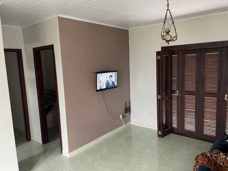 CASA COM PISCINA E TERRENO INTEIRO EM MARIÁPOLIS: 10ª foto da galeria de imagens do imóvel