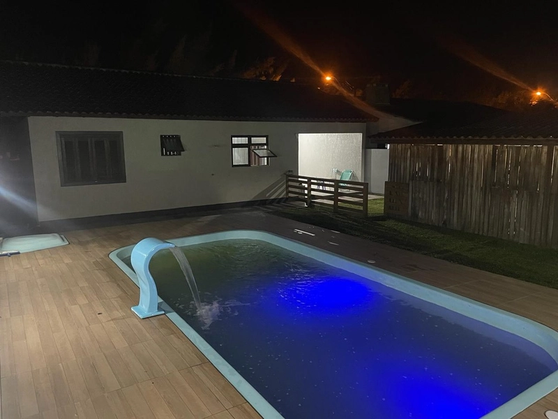 CASA COM PISCINA E TERRENO INTEIRO EM MARIÁPOLIS: 4ª foto da galeria de imagens do imóvel