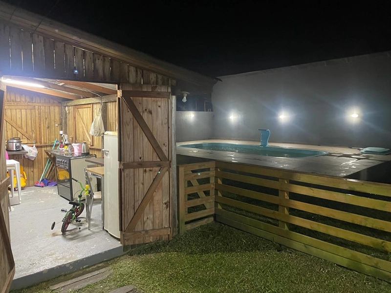 CASA COM PISCINA E TERRENO INTEIRO EM MARIÁPOLIS: 5ª foto da galeria de imagens do imóvel