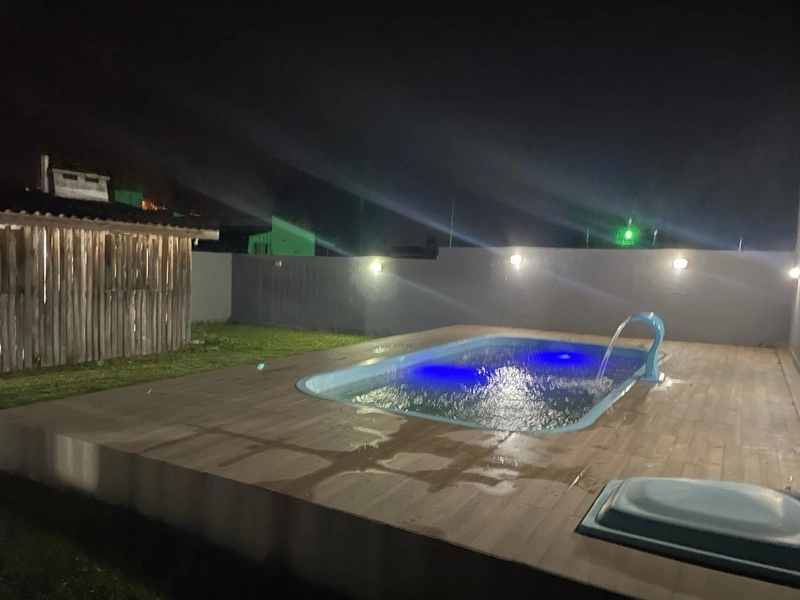 CASA COM PISCINA E TERRENO INTEIRO EM MARIÁPOLIS: 2ª foto da galeria de imagens do imóvel