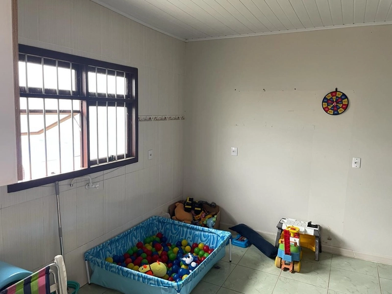 CASA COM PISCINA E TERRENO INTEIRO EM MARIÁPOLIS: 11ª foto da galeria de imagens do imóvel