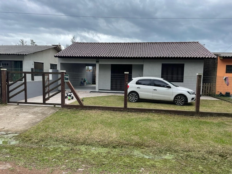 CASA COM PISCINA E TERRENO INTEIRO EM MARIÁPOLIS: 1ª foto da galeria de imagens do imóvel