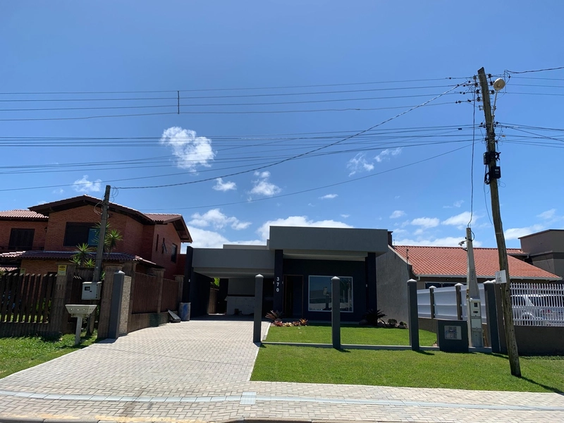 CASA A VENDA EM CAPÃO DA CANOA 50 METROS DO MAR