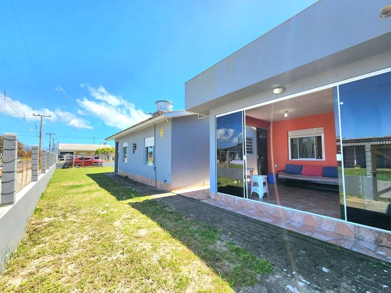 CASA 2 DORMITÓRIOS - DE ESQUINA - COM TERRENO INTEIRO / LADO MAR: 14ª foto da galeria de imagens do imóvel