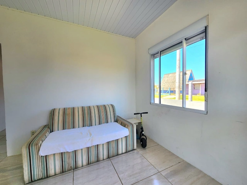 CASA 2 DORMITÓRIOS - DE ESQUINA - COM TERRENO INTEIRO / LADO MAR: 15ª foto da galeria de imagens do imóvel