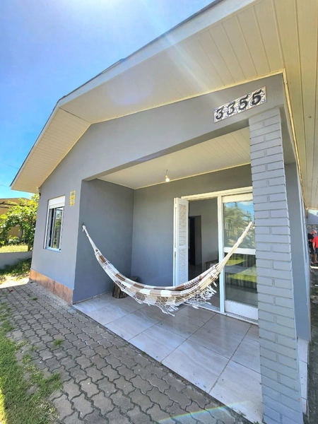 CASA 2 DORMITÓRIOS - DE ESQUINA - COM TERRENO INTEIRO / LADO MAR: 5ª foto da galeria de imagens do imóvel