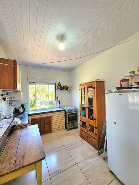 CASA 2 DORMITÓRIOS - DE ESQUINA - COM TERRENO INTEIRO / LADO MAR: 9ª foto da galeria de imagens do imóvel