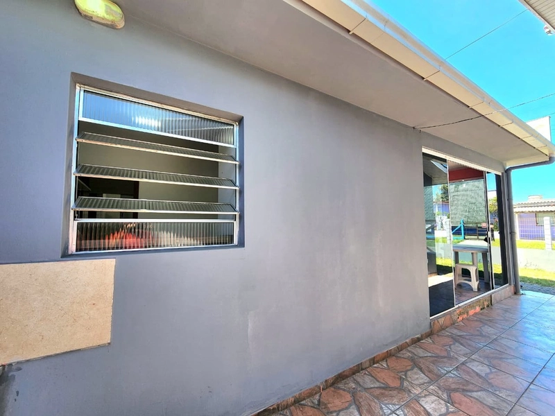 CASA 2 DORMITÓRIOS - DE ESQUINA - COM TERRENO INTEIRO / LADO MAR: 7ª foto da galeria de imagens do imóvel