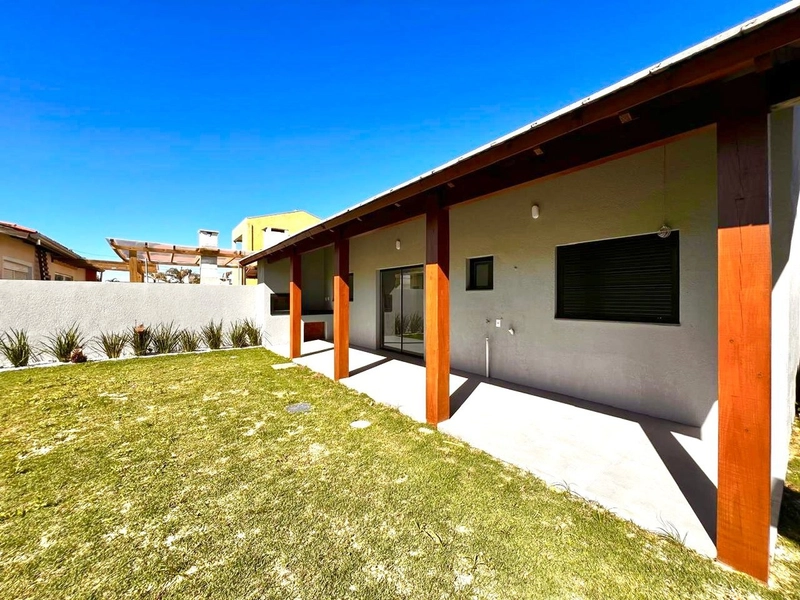 CASA A VENDA EM ATLANTIDA SUL: 5ª foto da galeria de imagens do imóvel