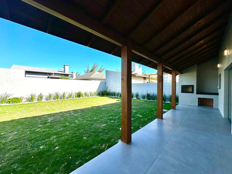 CASA A VENDA EM ATLANTIDA SUL: 2ª foto da galeria de imagens do imóvel