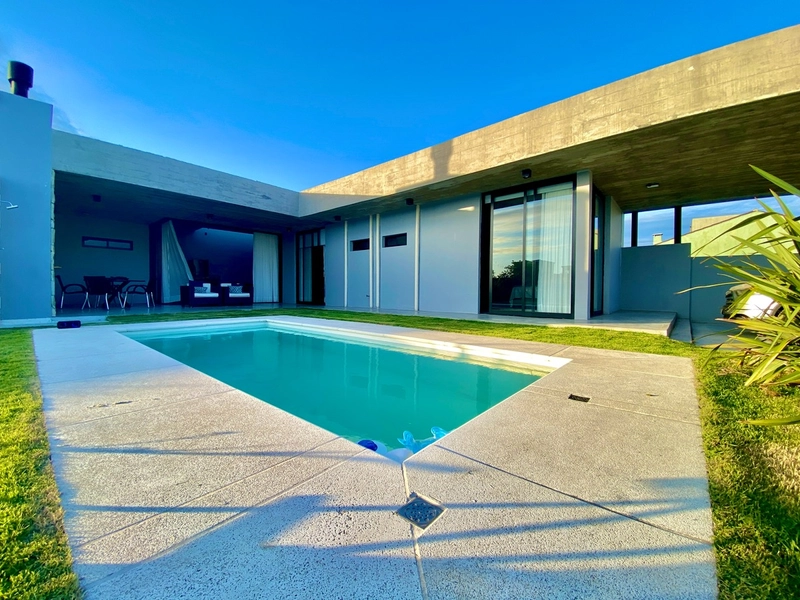 CASA A VENDA EM XANGRI-LA: 1ª foto da galeria de imagens do imóvel